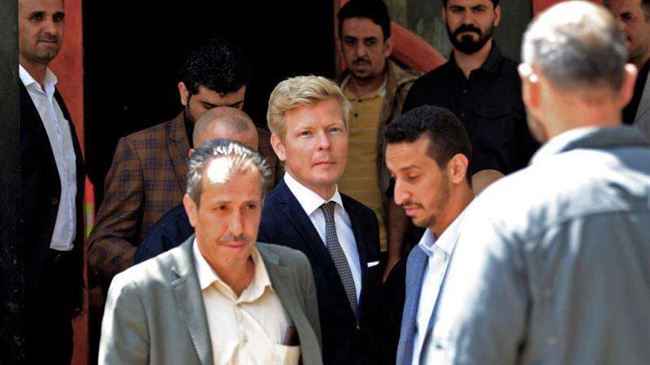 صحيفة إماراتية تكشف تقاصيل خطة أممية رفضها الحوثي .. إصرار على تحميل الشرعية مرتبات موظفي الحوثي