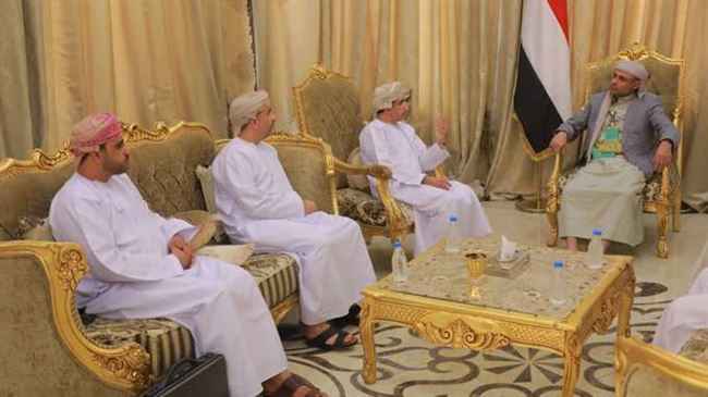 متحدث الميليشيات : الوفد العماني التقى عبدالملك الحوثي .. وهذه أبرز الملفات المناقشة