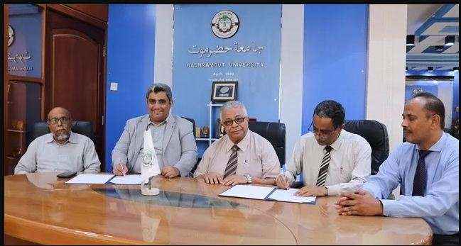 تحرك إماراتي داخل جامعة حضرموت .. توقيع إتفاقية لبناء قاعة كبرى لكلية الطب