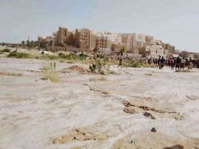سيول الأمطار تجرف منازل ومزارع المواطنين في وادي حضرموت