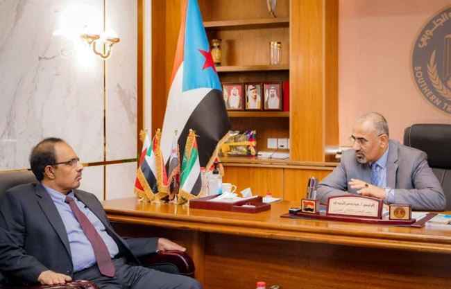 الزبيدي يؤكد دعم الرئاسي لقيادة محافظة حضرموت الجديدة