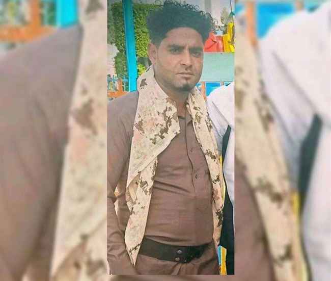 إعدام شاب دافع عن أمه وأبيه من اعتداء مسلحي الحوثي.. مثلوا وسحلوا جثته أمام والديه