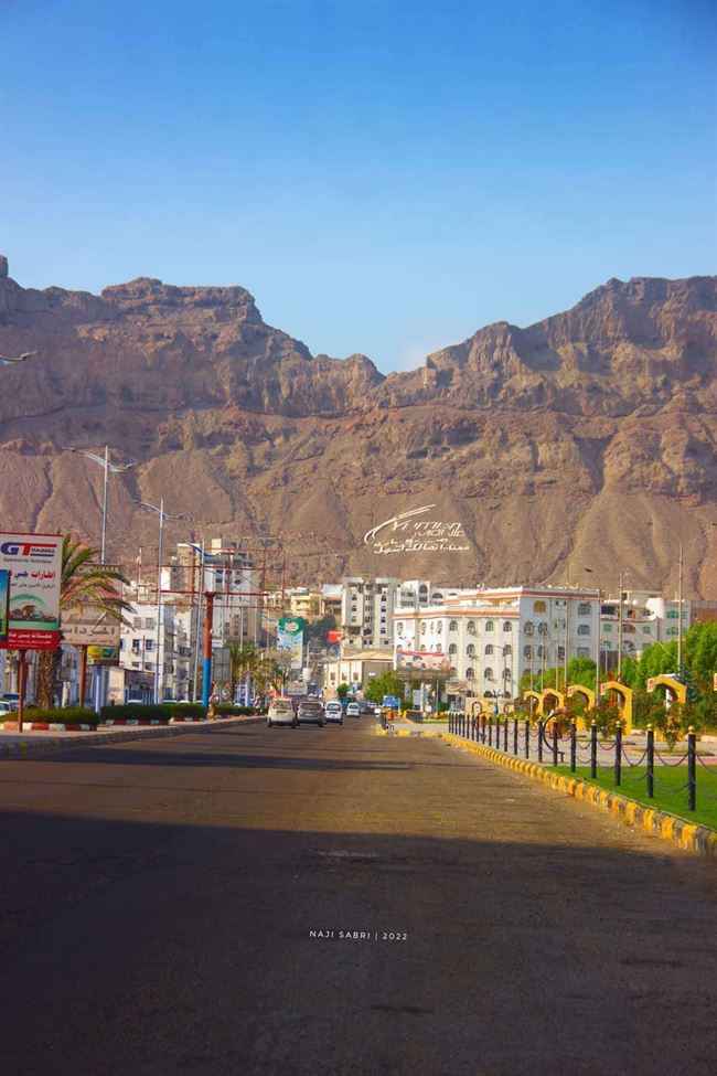 تساؤلات الشارع اليمني الآن عن هوية ثعلب السياسة الذي أزاح رئيس المحكمة العليا من منصبه.. قرارات جمهورية