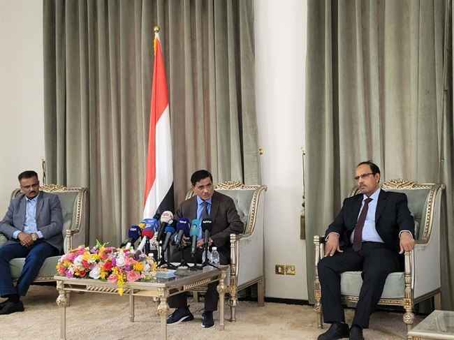 داخل القصر الجمهوري في المكلا .. البحسني يسلم بن ماضي سلطة حضرموت .. والأخير يكشف عن رؤيته وشعاره