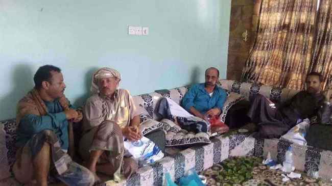 شاهد حقيقة إغلاق مكتب صالح السياسي في تعز من قبل مسلحي الإخوان
