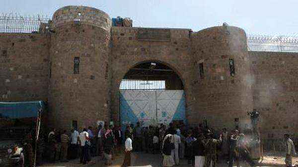 الحوثي يعترف.. خدعت 335 بكذبة العفو العام وزجت بهم إلى السجن في صنعاء