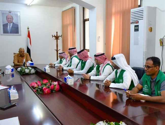 سفلتة طريق تعز - المخا وهيجة العبد.. أبرز مشاريع البرنامج السعودي في زيارته للمدينة