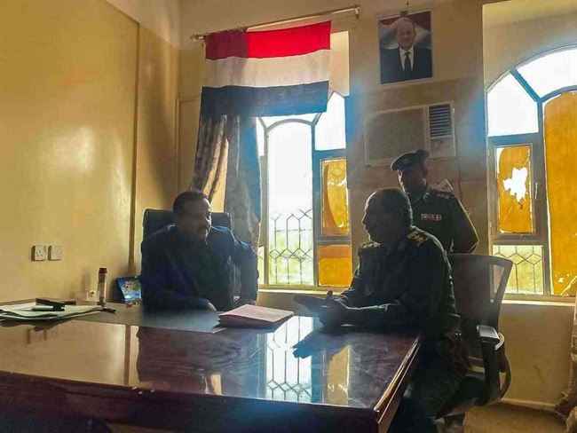 المحافظ إبن الوزير يزور مصلحة الهجرة والجوازات بشبوة