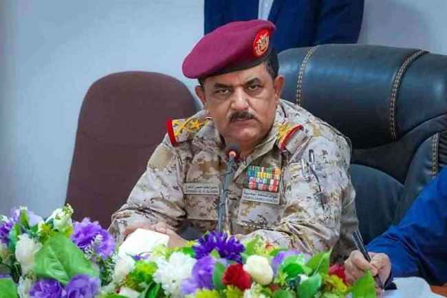 وزير الدفاع يصف ما حدث بشبوة تمرد ويوجه الهاربين بإعادة سلاح الدولة.. ابرز ما جاء في كلمة الداعري