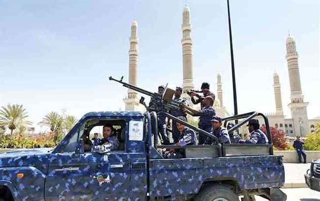 قيادي بارز في الحوثيين يغلق كليتين عامة جنوب صنعاء وعناصره تعتقل حراسة المباني