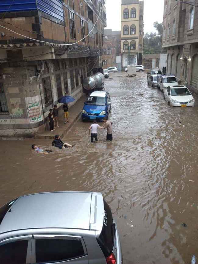 ما أحدثته الأمطار والفيضانات بحضرموت والحديدة كارثي على 650 أسرة و400 سكن