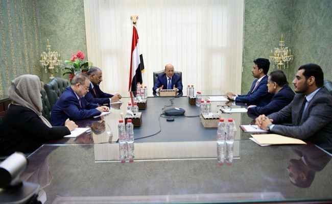 بحضور الزبيدي .. العليمي يلتقي هيئة التشاور والمصالحة