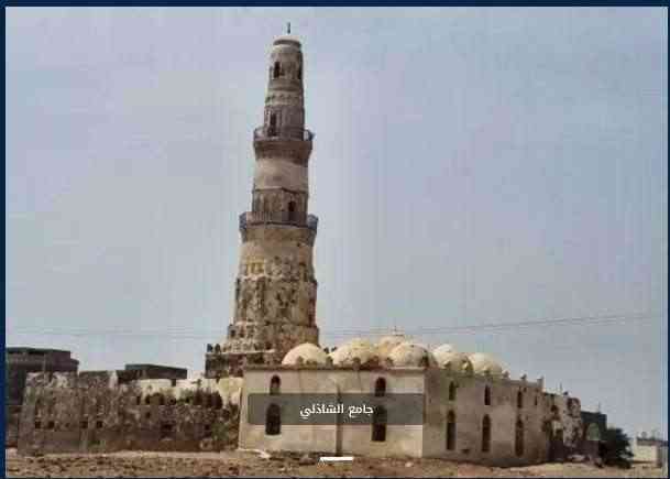 جامع تأريخي في المخا مهدد بالإندثار .. ومناشدة عاجلة لإنقاذه