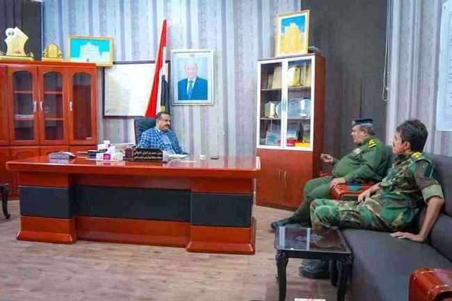 محافظ شبوة يدعو المغرر بهم في القوات الخاصة بالعودة إلى معسكراتهم ولهم الرعاية والاهتمام
