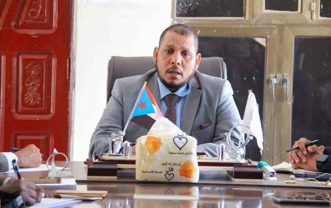 محافظ سقطرى يشدد على ضرورة تفعيل الرقابة على تحصيل الموارد المالية