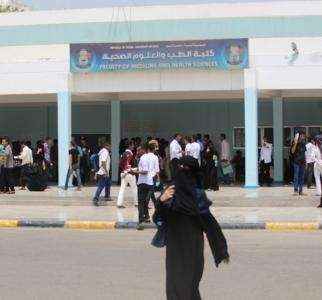 حادثة تهز جامعة عدن .. طالب يحاول اغتيال عميد كلية الطب