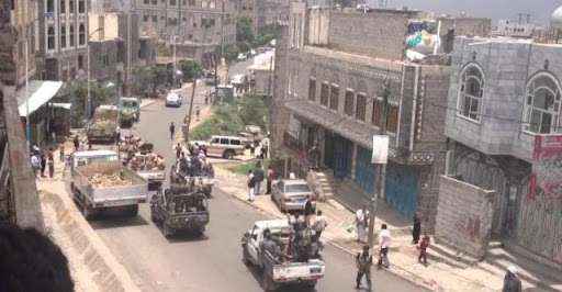 مداهمات حوثية تطال محال تجارية وتهدد أصحابها بالمصادرة في اب