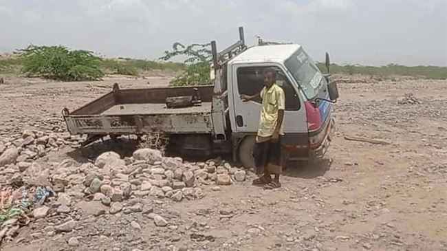 إنفجار حوثي يستهدف 3 أشخاص في وادي نخلة.. صور