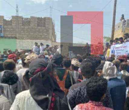 حشود شعبية تخرج لدعم محافظ شبوة وقراراته الأخيرة