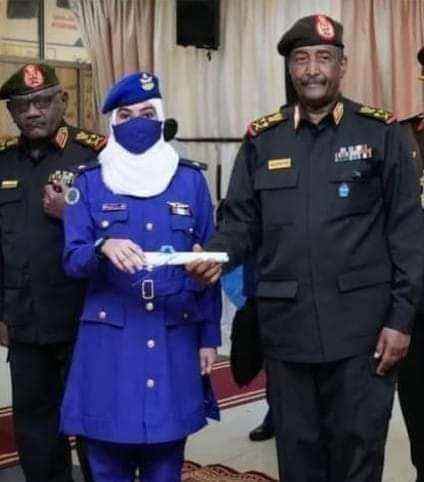 كرمها رئيس دولة عربية.. أول إمرأة طيار حربي مقاتل في تاريخ اليمن