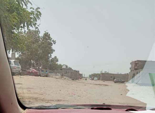 أبو النار يظهر في الممدارة بعدن ويشن هجوم على قوة أمنية لحماية بناء عشوائي