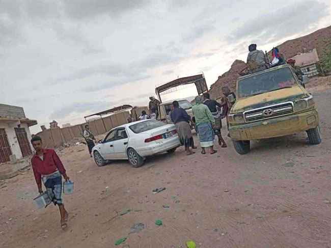 الحكومة تحذر من استمرار رفض الحوثيين فتح الطرقات