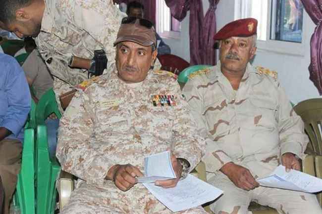 بعد اغتيالهم نجله ببشاعة.. محور تعز الإخواني يأمر بطرد العقيد عبدالحكيم الجبزي من منزله ومغادرته قريته