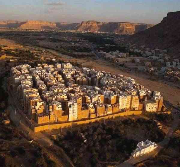 القبض على متهم بتعذيب مواطن بالكهرباء بعد مداهمة منزله في شبام