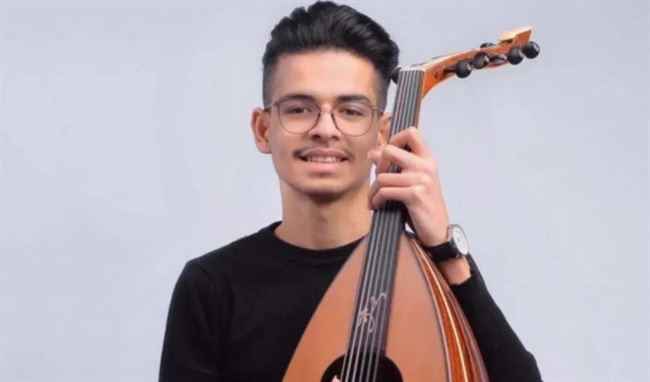 ملحن يمني يخطف قلوب ملايين اليمنيين ويدعو للسلام