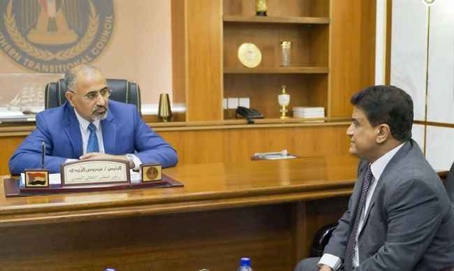 الزُبيدي يستدعي وزير النفط  لمناقشة خطط الاستثمارات في حضرموت وشبوة