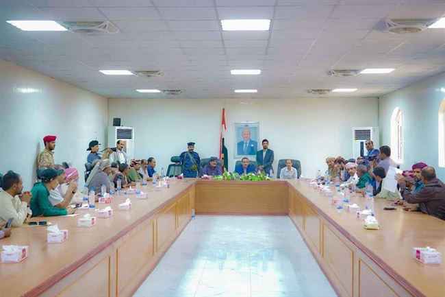 تفاصيل لقاء هام بين محافظ شبوة ومشائخ المديريات الشرقية