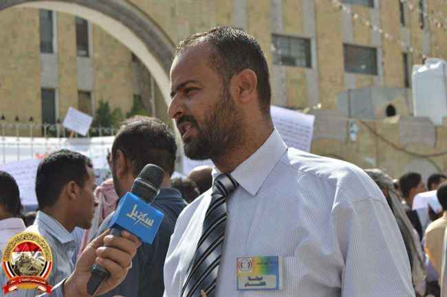 صحفي يمني يكشف تفاصيل صادمة عن ما حدث في جبهة الضباب بتعز