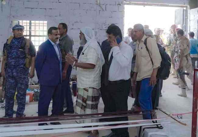 محافظ شبوة يتفقد مركز مديرية الروضة.. تفاصيل الزيارة