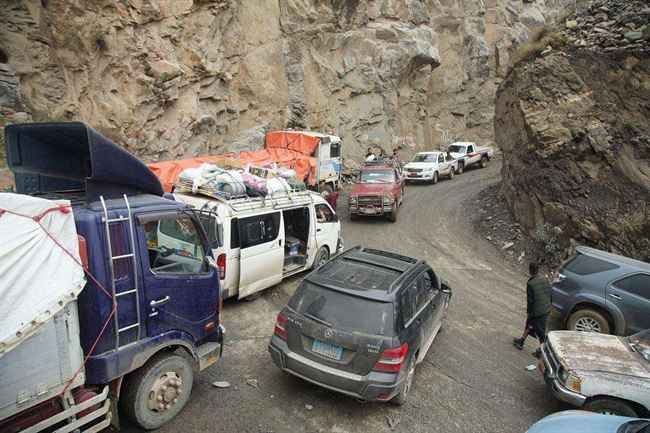 سياسي بارز : الحوثي لن يفتح الطرقات في تعز إلا في حالة واحدة!