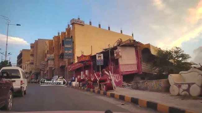 الحوثي يحاصر عشرات السكان في تعز بالقناصة
