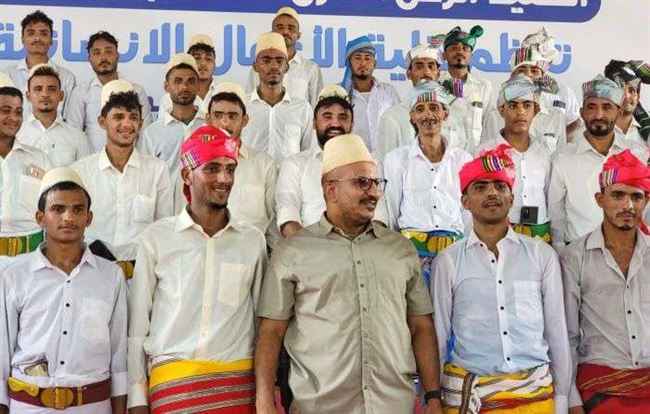 المخا تحتفل لأول مرة بعرس جماعي دعمه وحضره طارق صالح