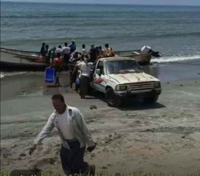 رياح شديدة تغرق قارب يحمل 6 صيادين في شبوة