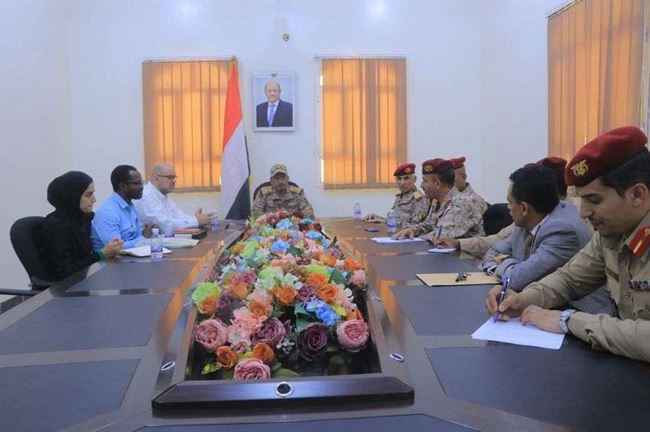 صغير بن عزيز للصليب الأحمر الدولي: الحوثي يستغل المساعدات الإنسانية في حربه ضد اليمنيين