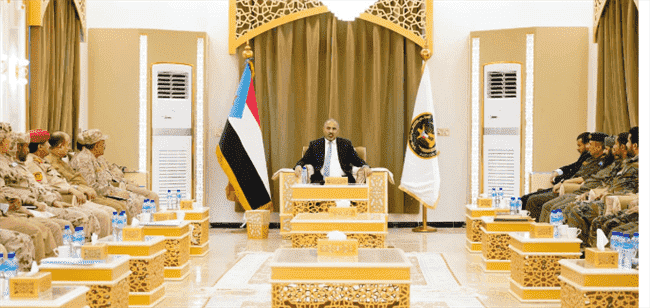 الزُبيدي يثني على جهود محاربة الإرهاب والحوثي في لحج