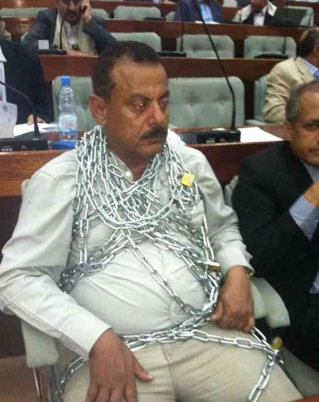 مسؤول مشهور في صنعاء يكشف تهديد عبدالملك الحوثي بتصفيته جسدياً ورفع حصانته