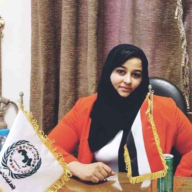 الحكومة الشرعية تدين إحالة فاطمه العرولي لمحكمة متخصصة في قضايا الارهاب بعد عام من اعتقالها