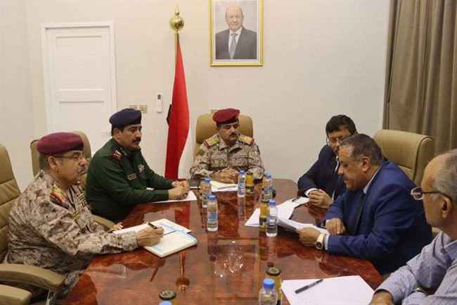 اجتماع أمني حضرته قيادات عليا وترأسه وزير الدفاع في عدن
