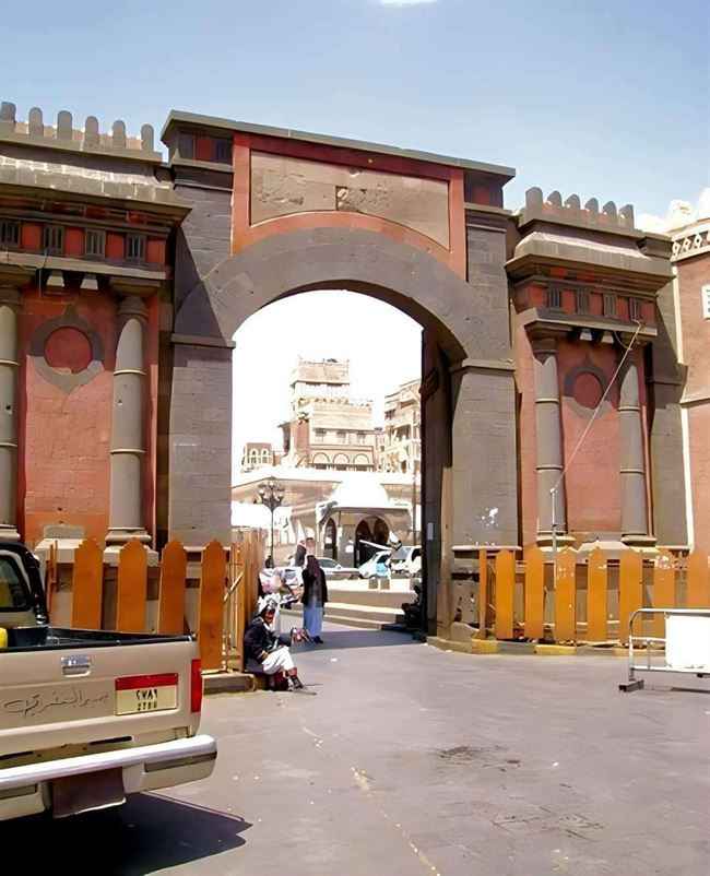 صحفي يمني يكشف عن الأشقر الدولي.. المستفيد الوحيد من وضع اليمن المزري