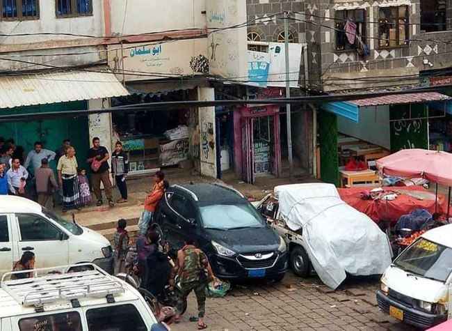 أكاديمي يكشف مخبرا حوثيا أمام منزله بالصدفة والجماعة تسارع باعتقاله في إب