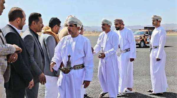 الحوثي يعلن تقدم وفد عمان بالرواتب وفتح الطرق ومصدر يكشف كواليس التوقيع