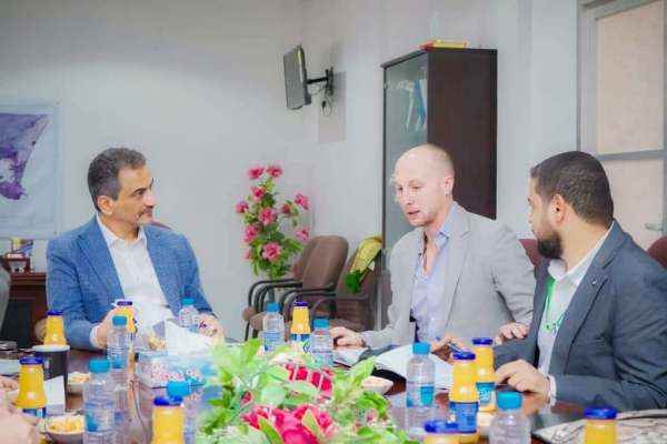 لملس يدعو لدعم مشاريع تحسن أوضاع المعلمين