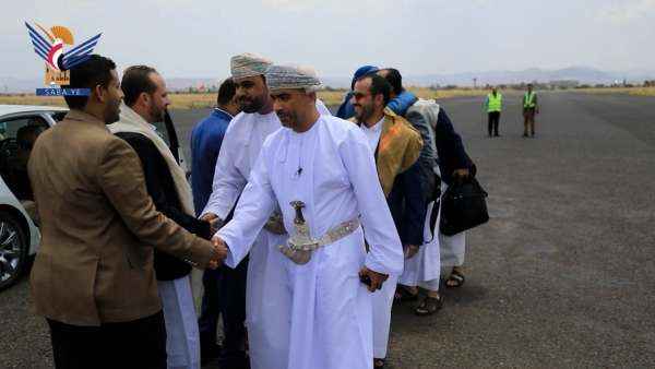 مغادرة وفد الوساطة العماني صنعاء بعد لقاءات .. دون إعلان أي نتائج