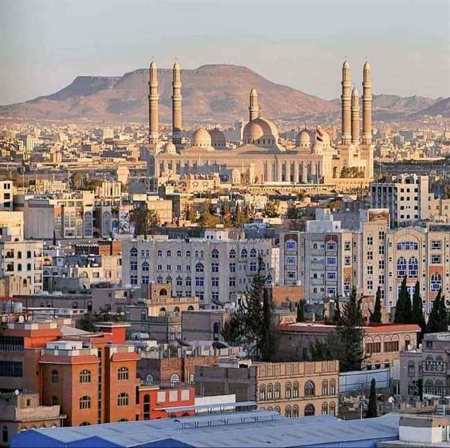 الانهيار يهدد قصر صنعاء والحوثي يعترف ويطلب مساعدة هؤلاء