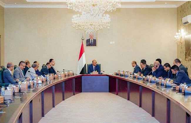 عيدروس يترأس اجتماع الإيرادات السيادية والمحلية في قصر المعاشيق.. قرارات