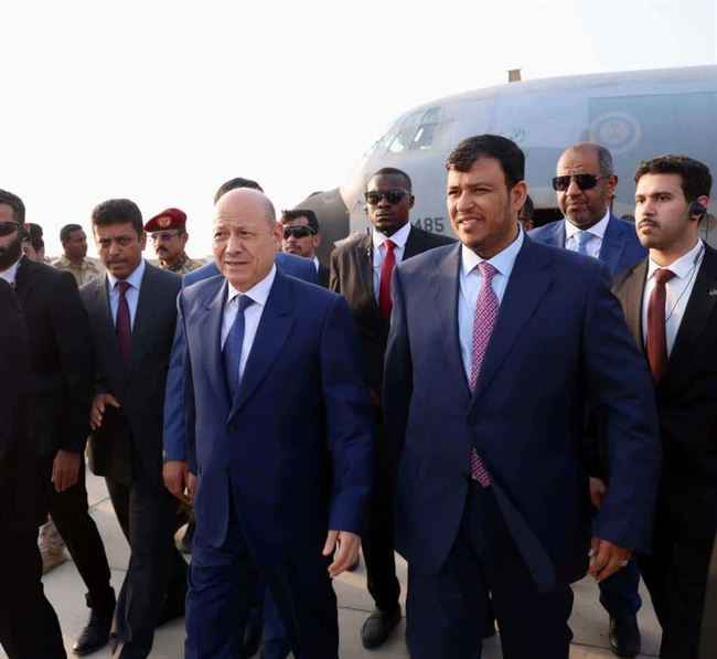 دون استقبال.. العليمي يعود إلى عدن ويدلي بأول تصريح صحفي